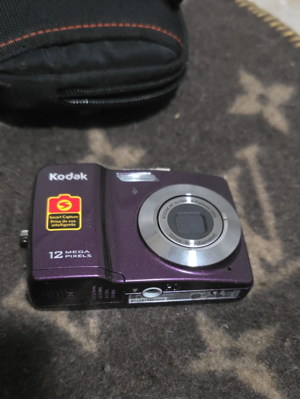 Kodak EasyShare C182 12-megapixel digital camera